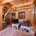 Domki, I Restauracja Wloczega Lodge Gąski