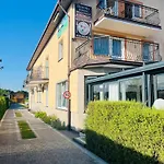بيت خشبي Domki, I Restauracja Wloczega *