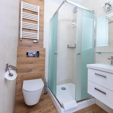 Domki, I Restauracja Wloczega ロッジ *