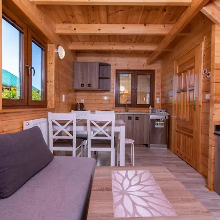 ロッジ Domki, I Restauracja Wloczega