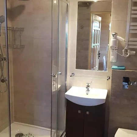 ロッジ Domki, I Restauracja Wloczega