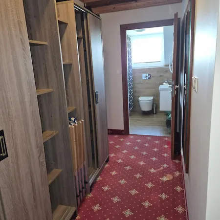 Domki, I Restauracja Wloczega Lodge *